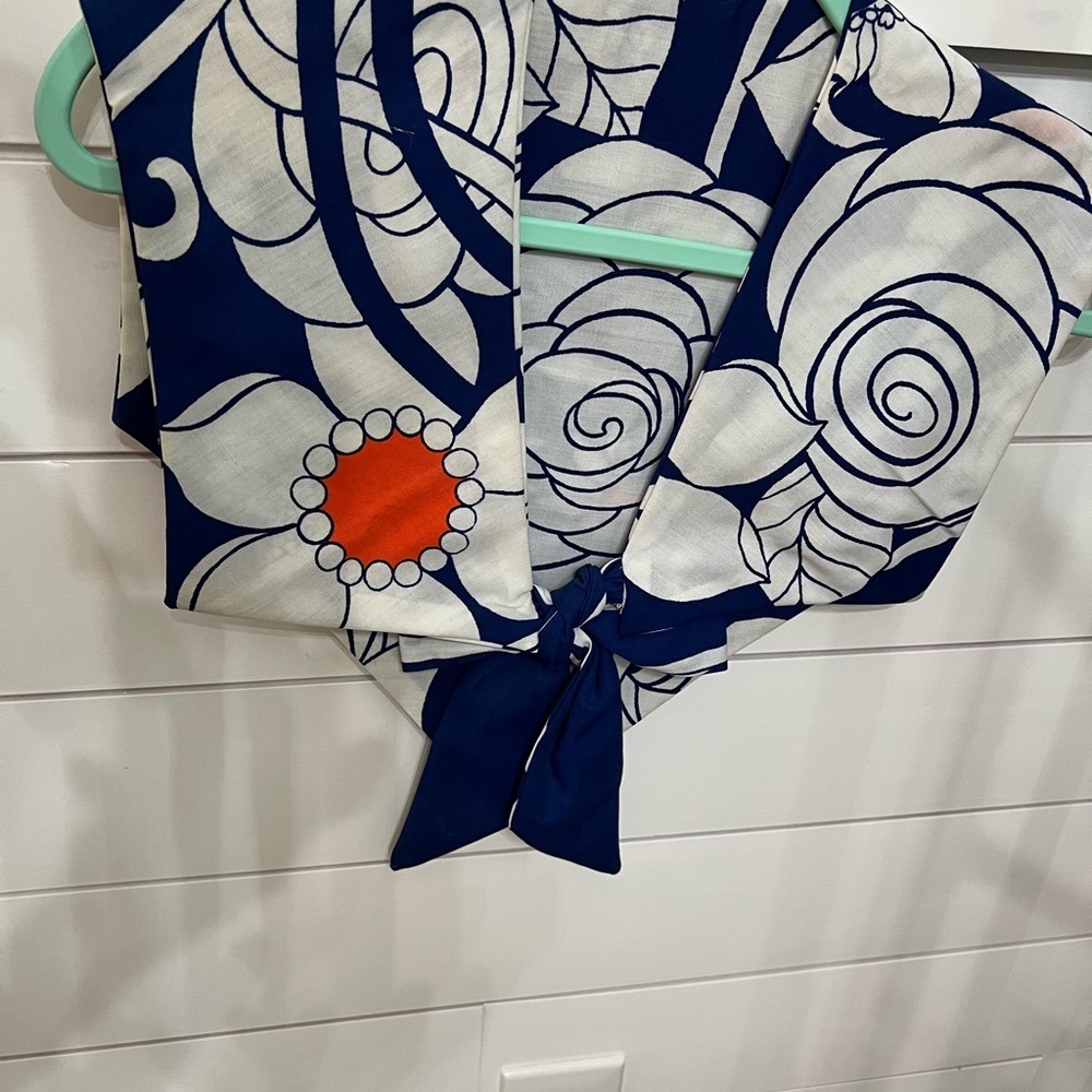 Vintage 60-70’s Floral Navy, White and Pop of Orange reversible collar.